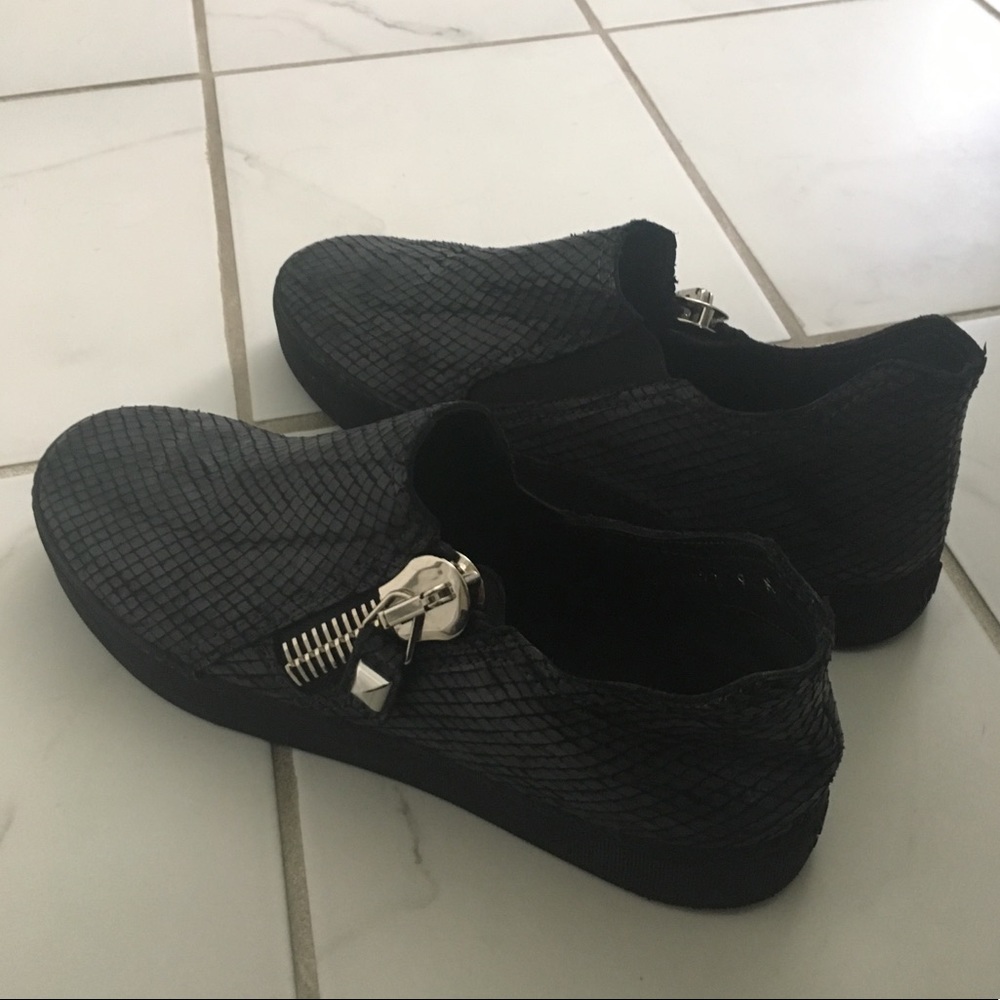 Stewart Weitzman black textured sneakers size 9